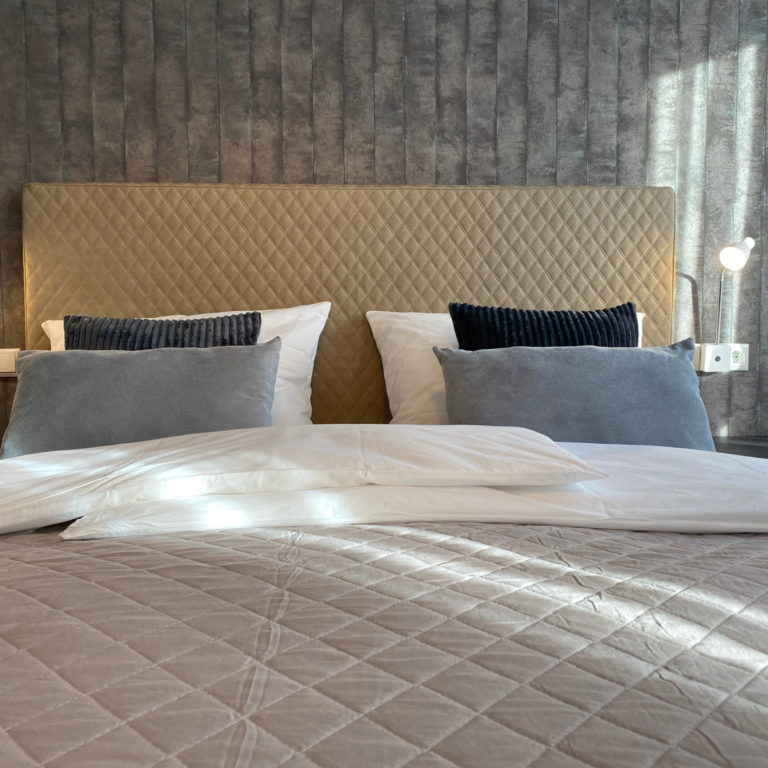 Larger Guest Room Hotel Tortuga Grafenwoehr